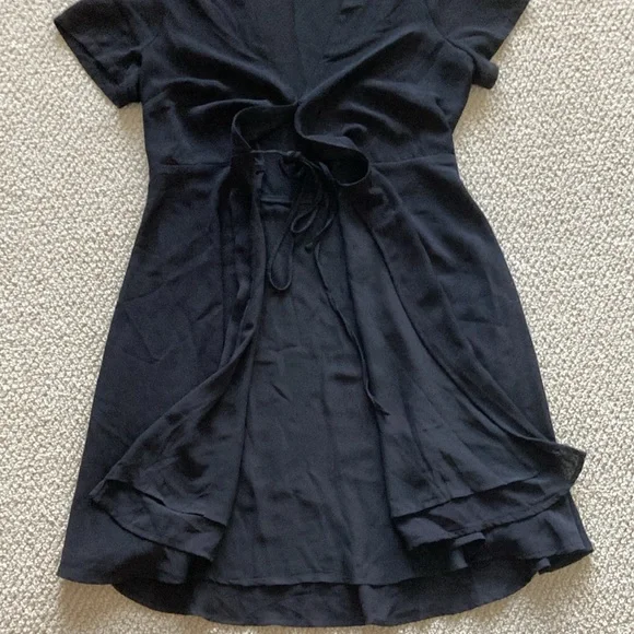 Lush Black Wrap Dress Midi Size Large V-Neck Flow Knee Length LBD Like New - Picture 7 of 12